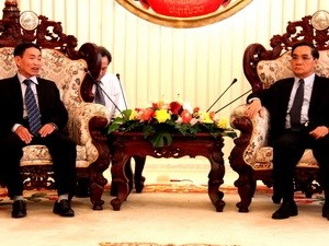 Thủ tướng Lào Thongsinh Thammavong tiếp đoàn cựu chuyên gia giáo dục VN - ảnh 1